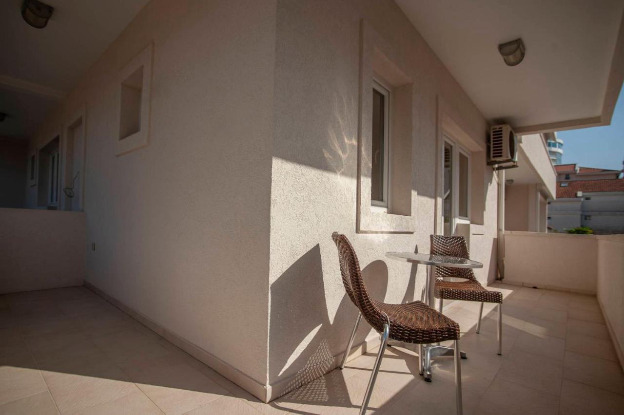 Mandir Apartments - Center บุดวา ภายนอก รูปภาพ