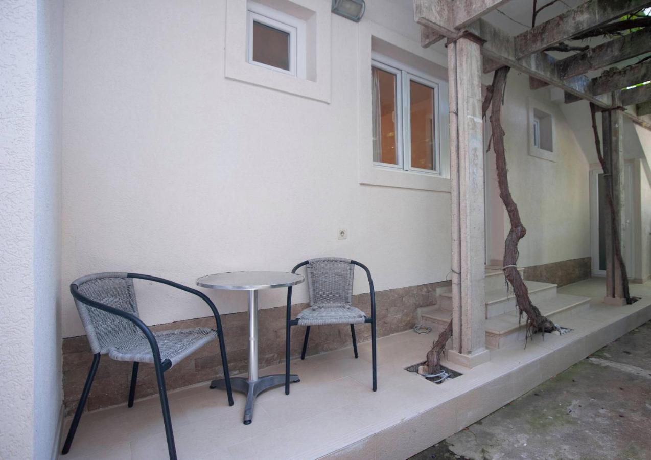Mandir Apartments - Center บุดวา ภายนอก รูปภาพ