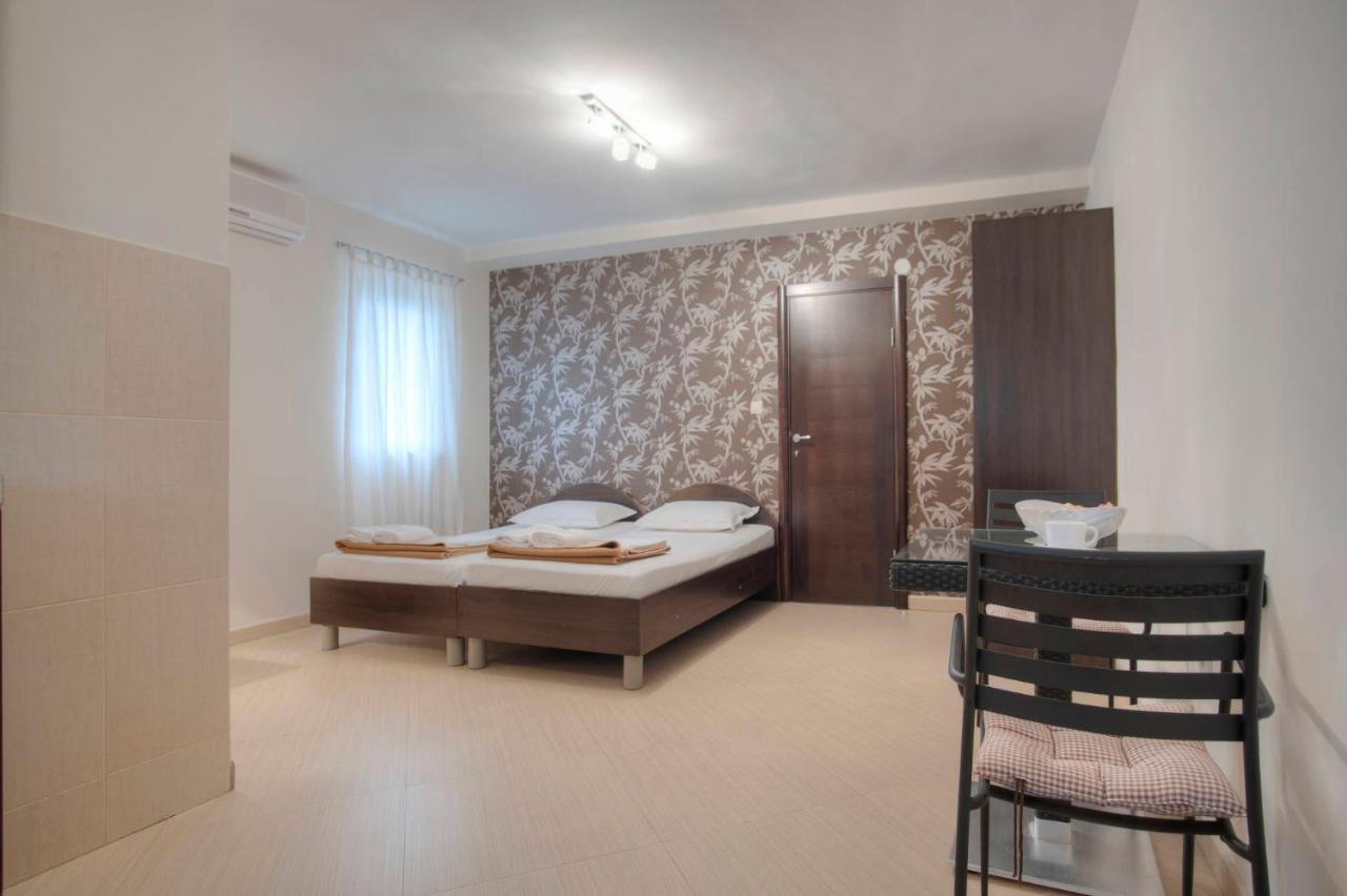 Mandir Apartments - Center บุดวา ภายนอก รูปภาพ