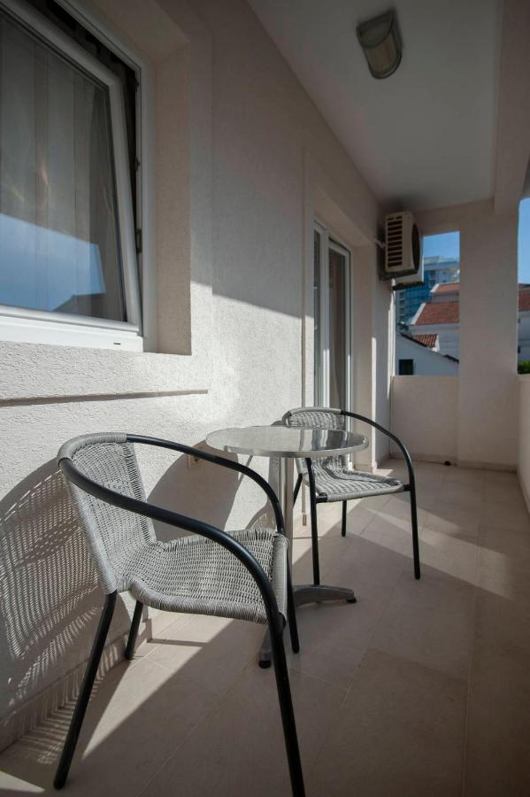 Mandir Apartments - Center บุดวา ภายนอก รูปภาพ