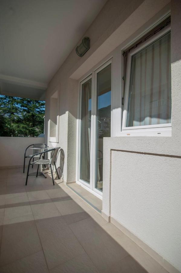 Mandir Apartments - Center บุดวา ภายนอก รูปภาพ