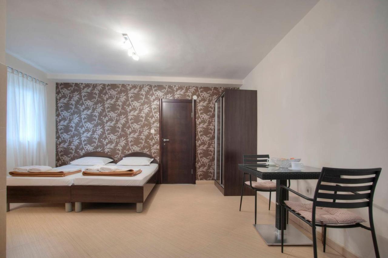 Mandir Apartments - Center บุดวา ภายนอก รูปภาพ