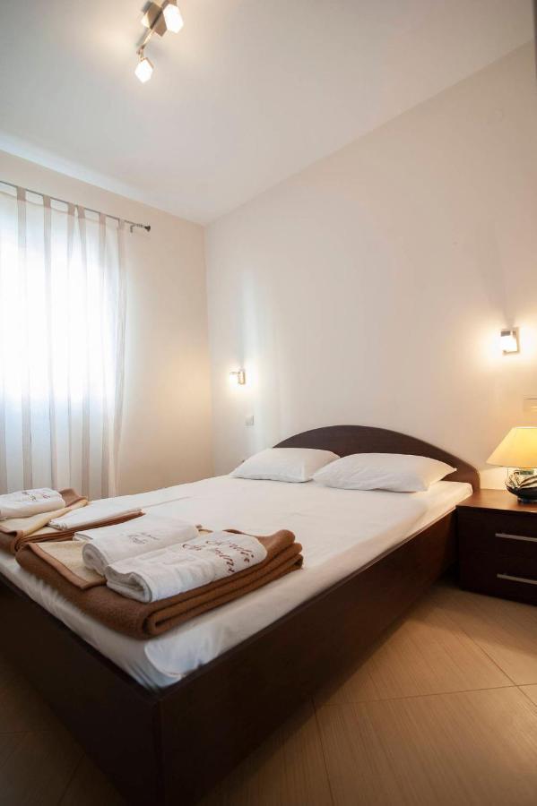 Mandir Apartments - Center บุดวา ภายนอก รูปภาพ