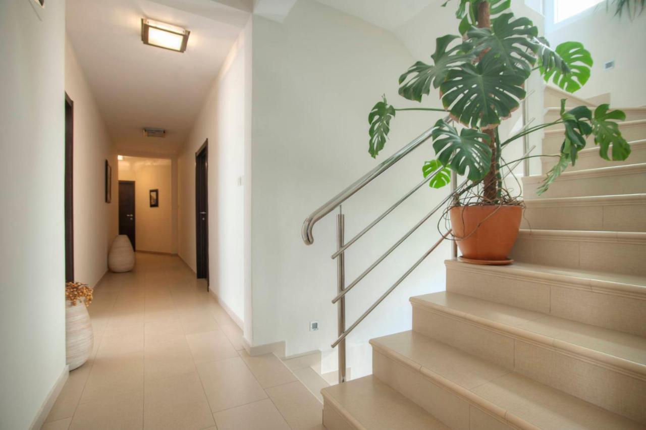 Mandir Apartments - Center บุดวา ภายนอก รูปภาพ